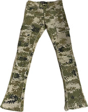 Load image into Gallery viewer, MEN’S WAIMEA STACKED FIT OLIVE CAMO JEANS