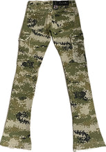 Load image into Gallery viewer, MEN’S WAIMEA STACKED FIT OLIVE CAMO JEANS