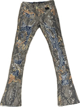 Load image into Gallery viewer, MEN’S WAIMEA STACKED FIT DESSERT SUN CAMO JEANS