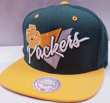 Load image into Gallery viewer, New Era Triangle Script Greenbay Packers Snapback