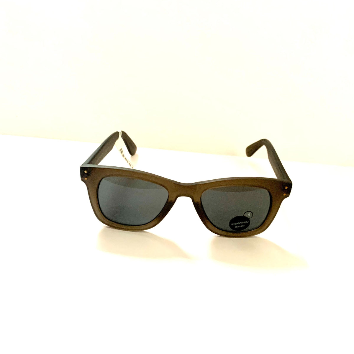 New KOMONO Allen Paisley Women’s Sunglasses black grey ombré Gwen Black Tortoise – KOMONO main image 3
