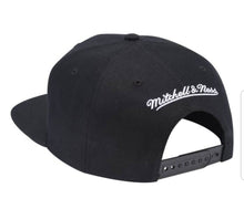 Load image into Gallery viewer, Mitchell &amp; Ness Wool B/W Snapback Houston Rockets
